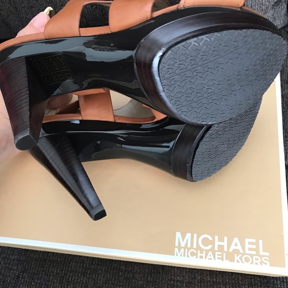 Michael Kors Carla Platform Lugagge Sandal - Picture 5 of 7